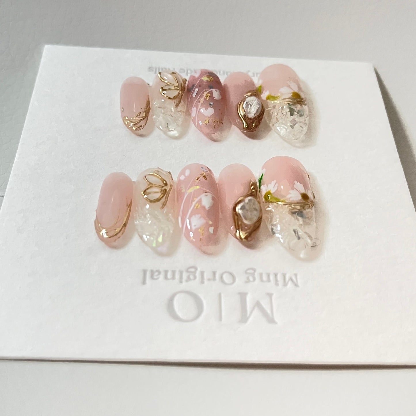Pink Wild Daisy flower press on art nail,Glass Crystal holographic french tip with baroque pearl shell butterfly, luxury Handmade jelly nail