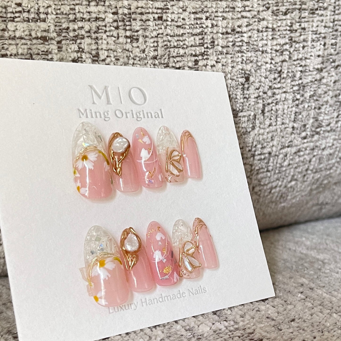 Pink Wild Daisy flower press on art nail,Glass Crystal holographic french tip with baroque pearl shell butterfly, luxury Handmade jelly nail