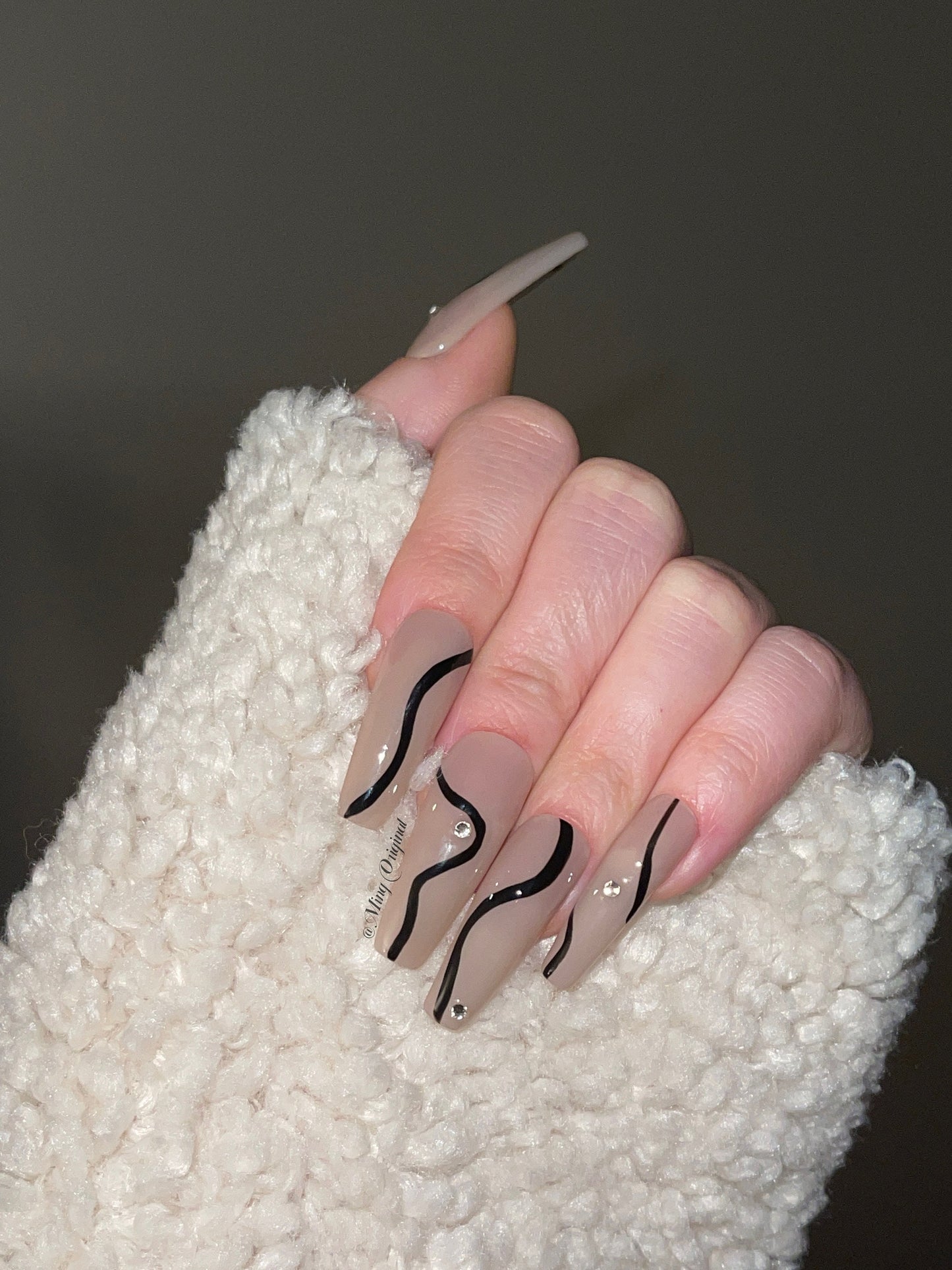 Abstract Lines Nude Wavy Lines Acrylic & press on nails, reuse nails, jelly fake nail, Chic New Year nail, Squiggly Line Nail