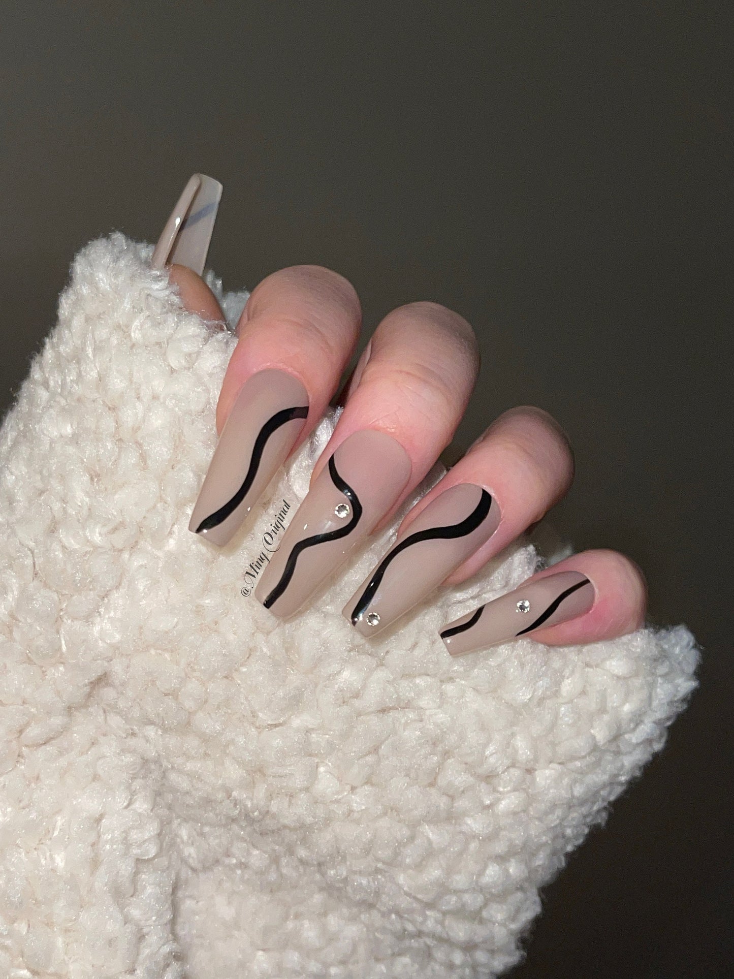 Abstract Lines Nude Wavy Lines Acrylic & press on nails, reuse nails, jelly fake nail, Chic New Year nail, Squiggly Line Nail