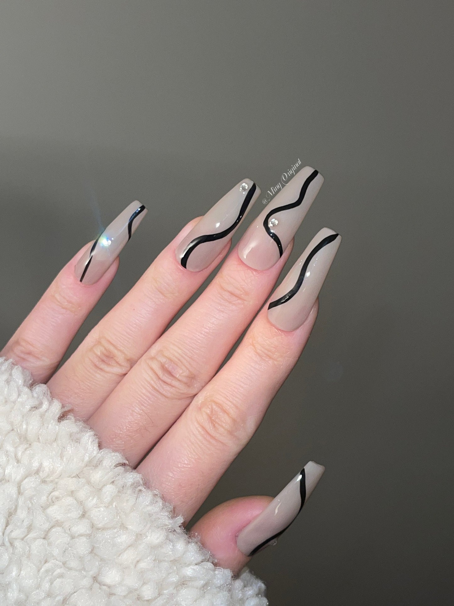 Abstract Lines Nude Wavy Lines Acrylic & press on nails, reuse nails, jelly fake nail, Chic New Year nail, Squiggly Line Nail