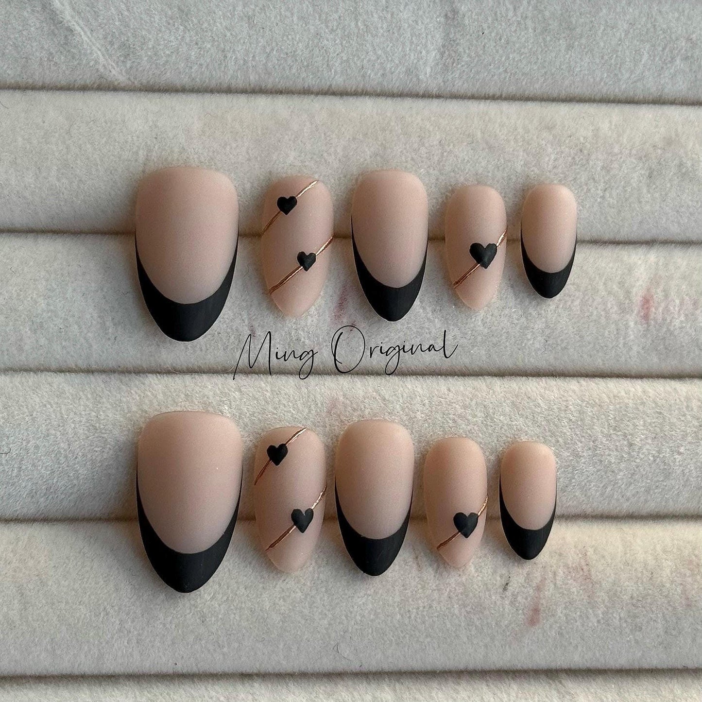 Minimalist heart and gold line Press on Nails, black French tip and gold chrome detail nail, minimalist winter nail,gift for her,MO419