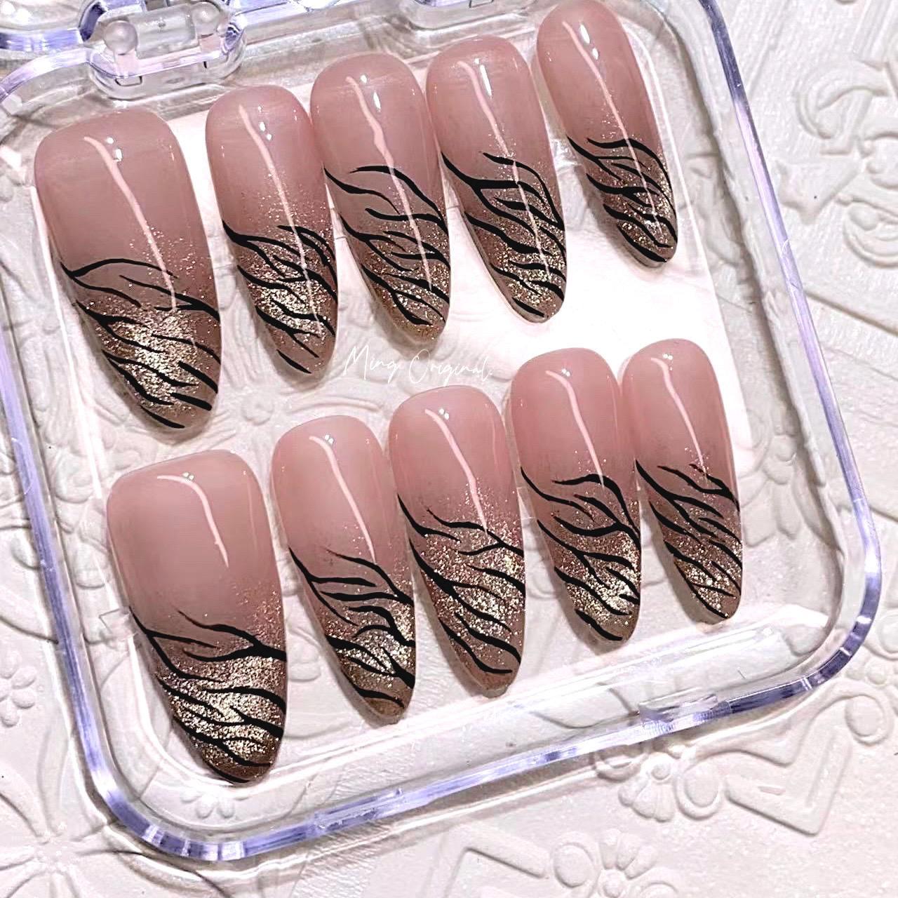 Zebra print cat eye Press on Nails,  animal print pmbre cat eye, black abstract line nail art, gold tone glittery nail, gift for her,MO243