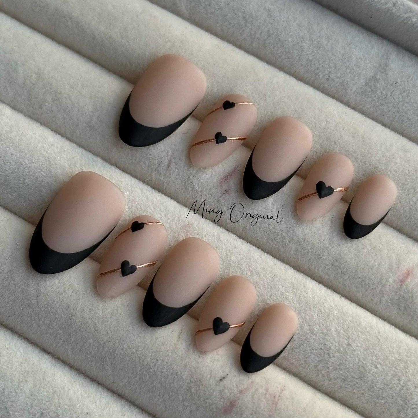 Minimalist heart and gold line Press on Nails, black French tip and gold chrome detail nail, minimalist winter nail,gift for her,MO419
