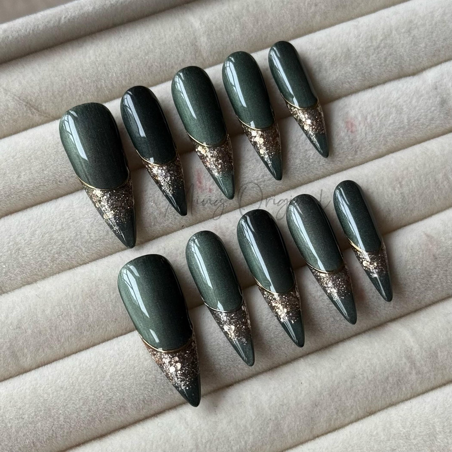 Emerald green and gold press on Nail, gold sparkling glittering French tip nails, cat eye nail, Holiday Fake Nails, Gifts for Her, MO444