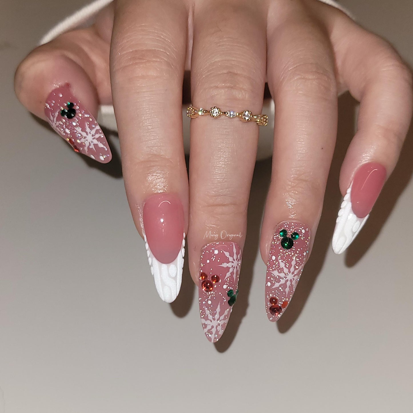 Pink Christmas sweater Press on Nails, snowflake winter handmade Nails, diamond reflective glitter Jelly Nails, MO301