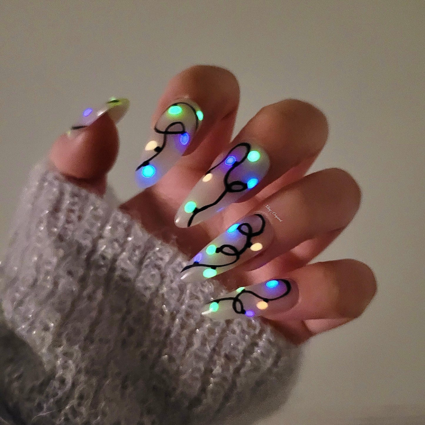 Glow in the dark Christmas string lights press on nails, reuse nails, jelly fake nail,  Chic New Year nail, Squiggly Line Nail