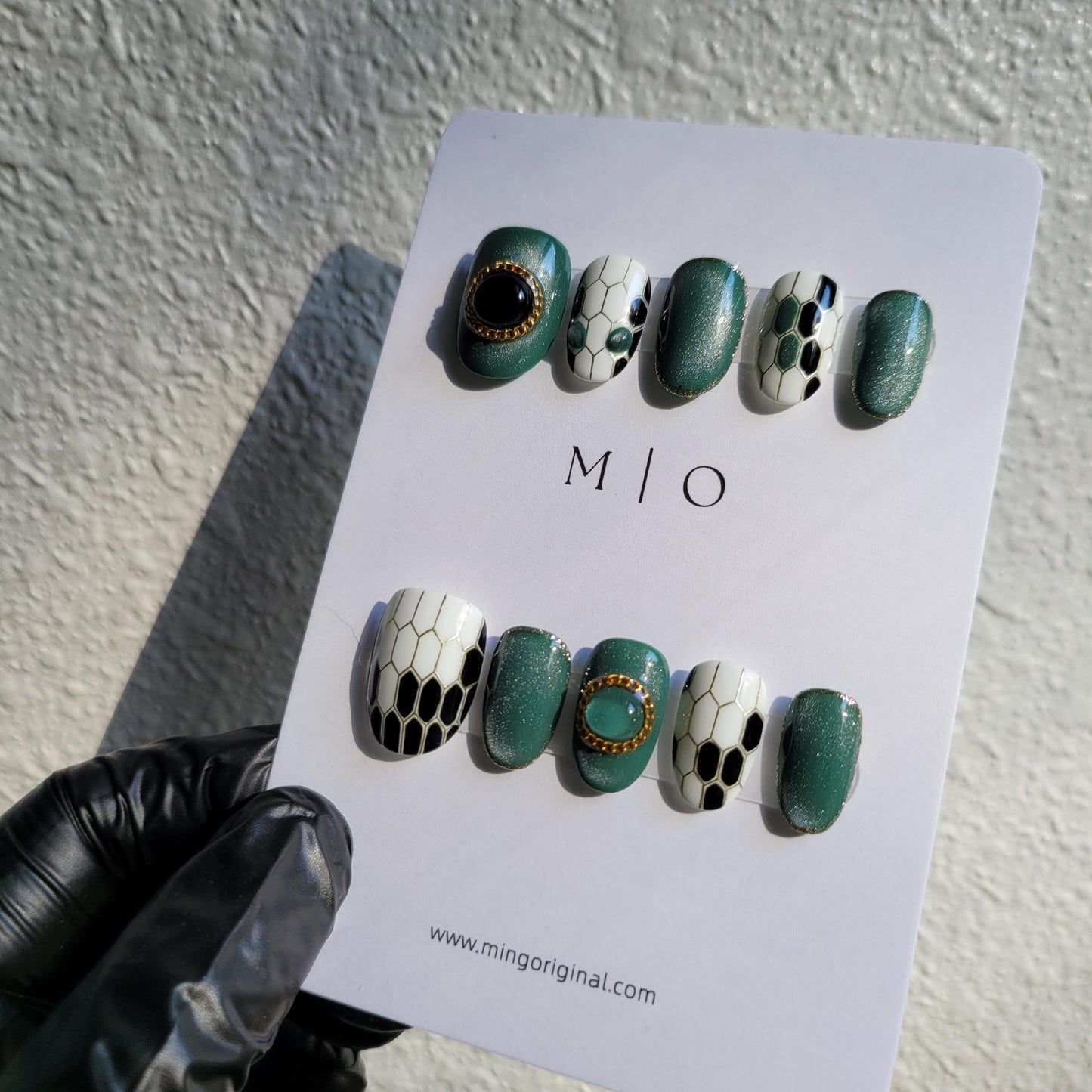 Bejeweled gemstone and snake inspired press on nail, emerald cat eye nail, Custom Made Theme Trendy Fake nail, luxurious gift for her
