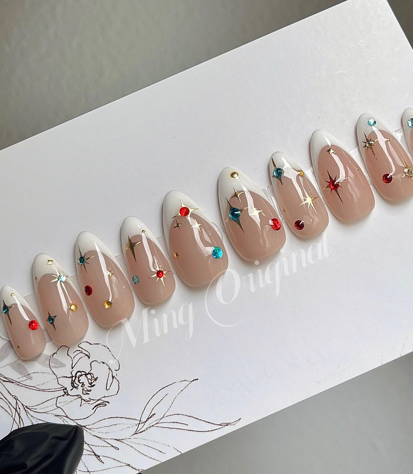 Nude Classic french press on nail, gold chrome star and multicolored rhinestones, Chic Fake nails for Christmas holiday