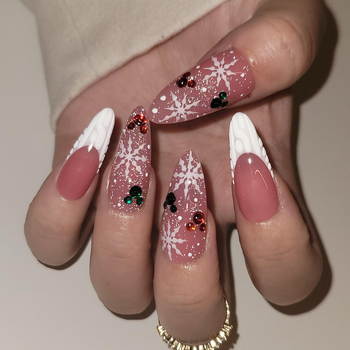 Pink Christmas sweater Press on Nails, snowflake winter handmade Nails, diamond reflective glitter Jelly Nails, MO301