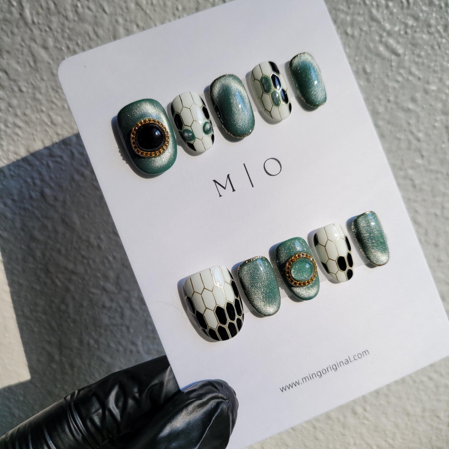 Bejeweled gemstone and snake inspired press on nail, emerald cat eye nail, Custom Made Theme Trendy Fake nail, luxurious gift for her