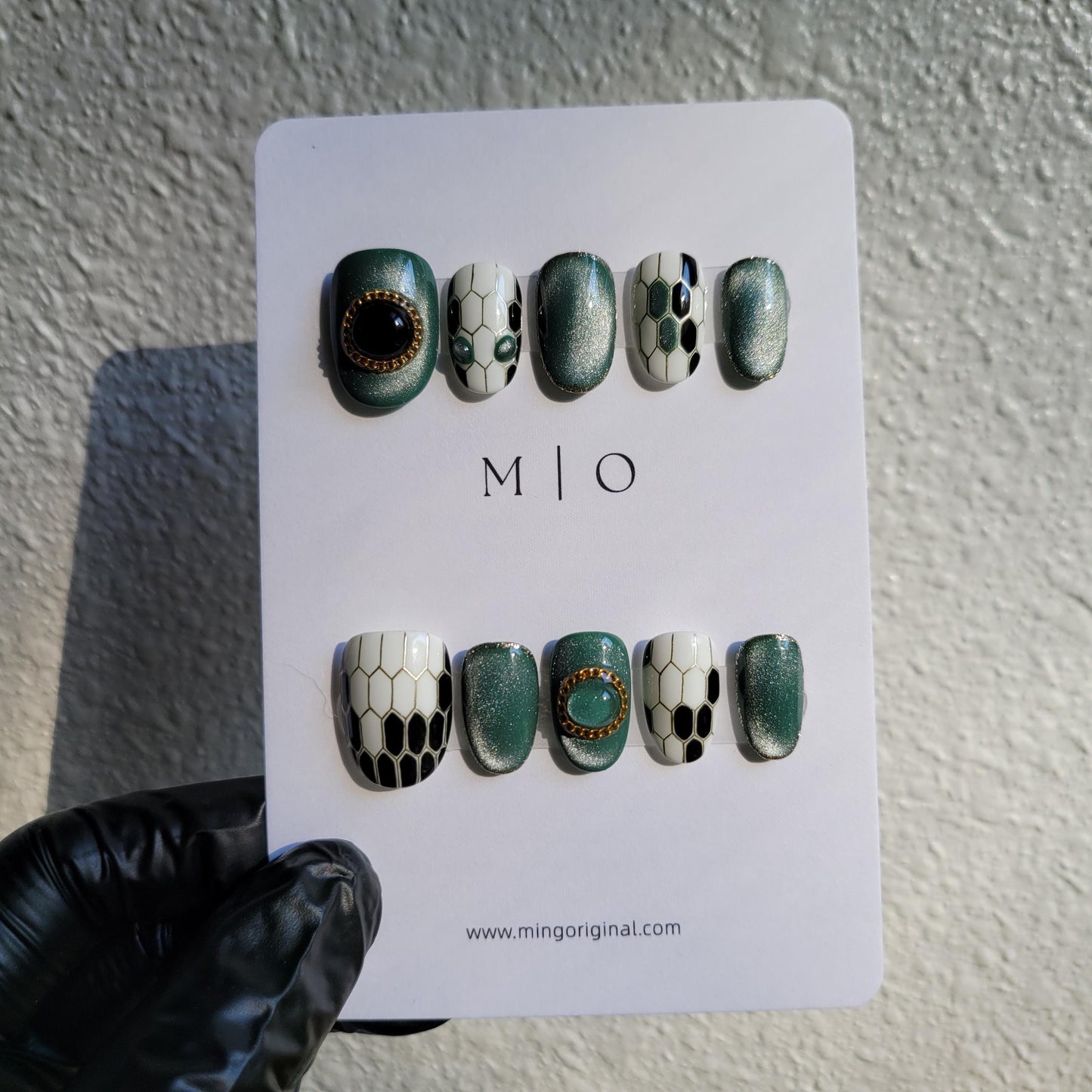 Bejeweled gemstone and snake inspired press on nail, emerald cat eye nail, Custom Made Theme Trendy Fake nail, luxurious gift for her
