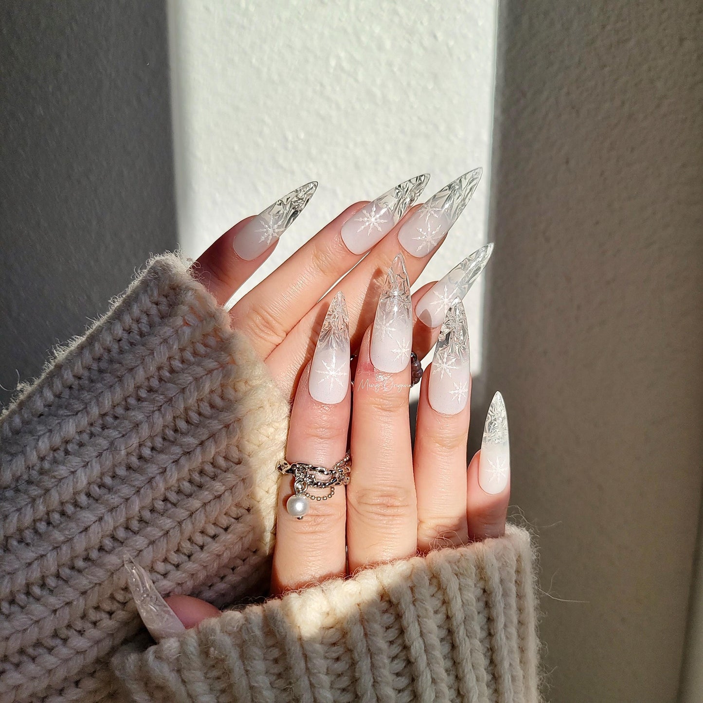 White Christmas Icey tip Press on Nails, snowflake crystal broken glass winter handmade Nails, snow white ombre clear tip Jelly Nails, MO285