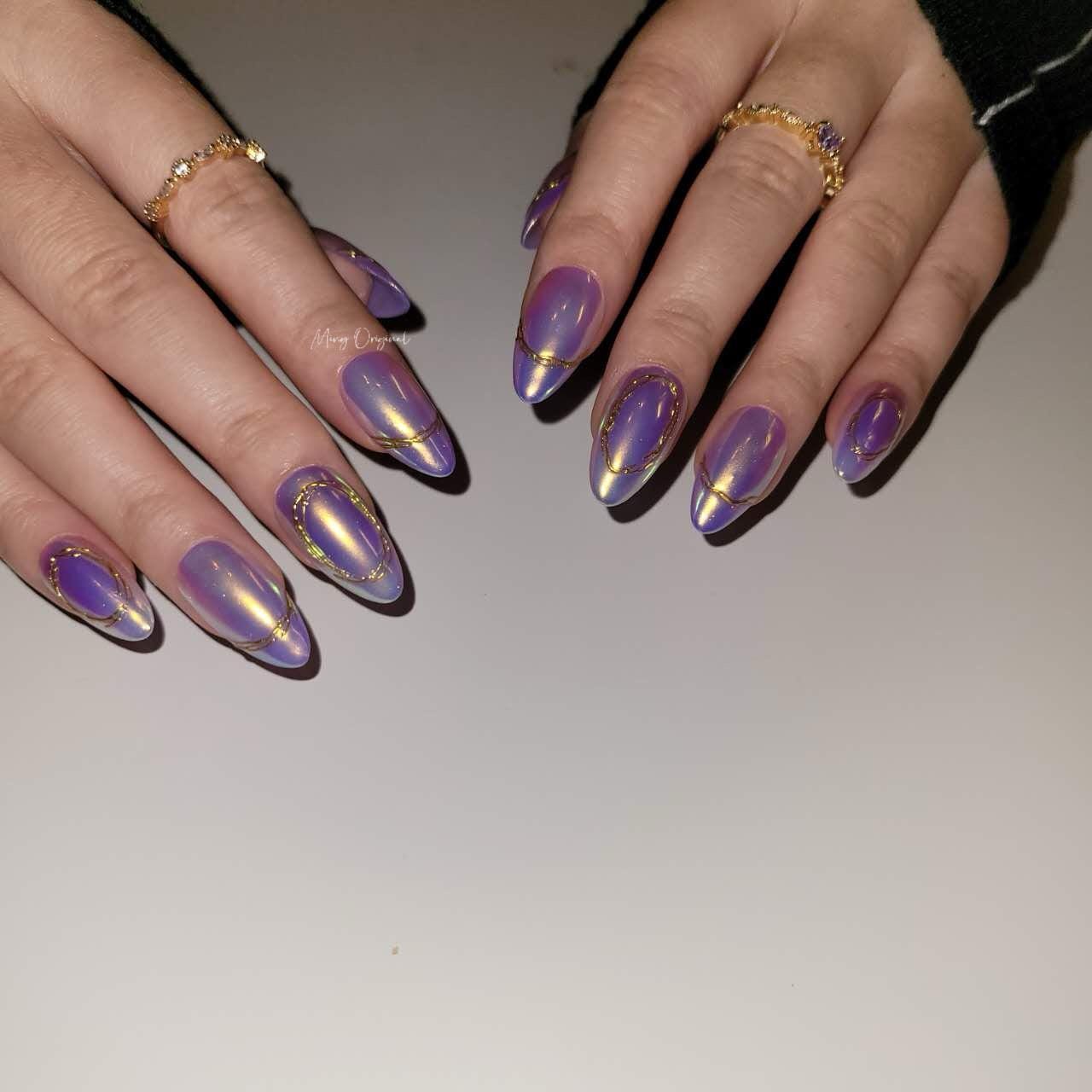 Gold tone Aurora Glazed Donuts press on nail, Chrome mermaid shimmer Nail, French tip line, AI nail, MO250