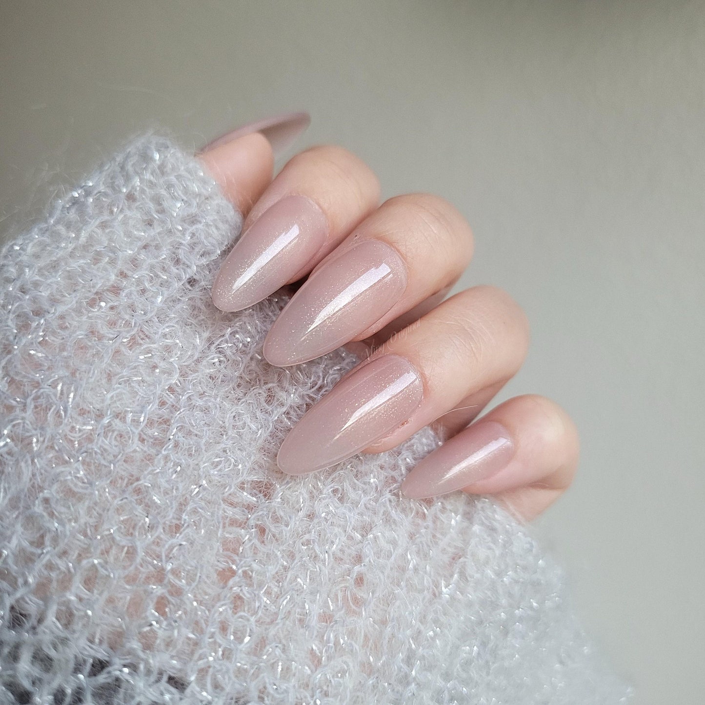 Da Camellia | Sheer nude with gold shimmer press on nails, glue on nails, reuse nails, jelly fake nail, glitter shine gel nail - 95TS015