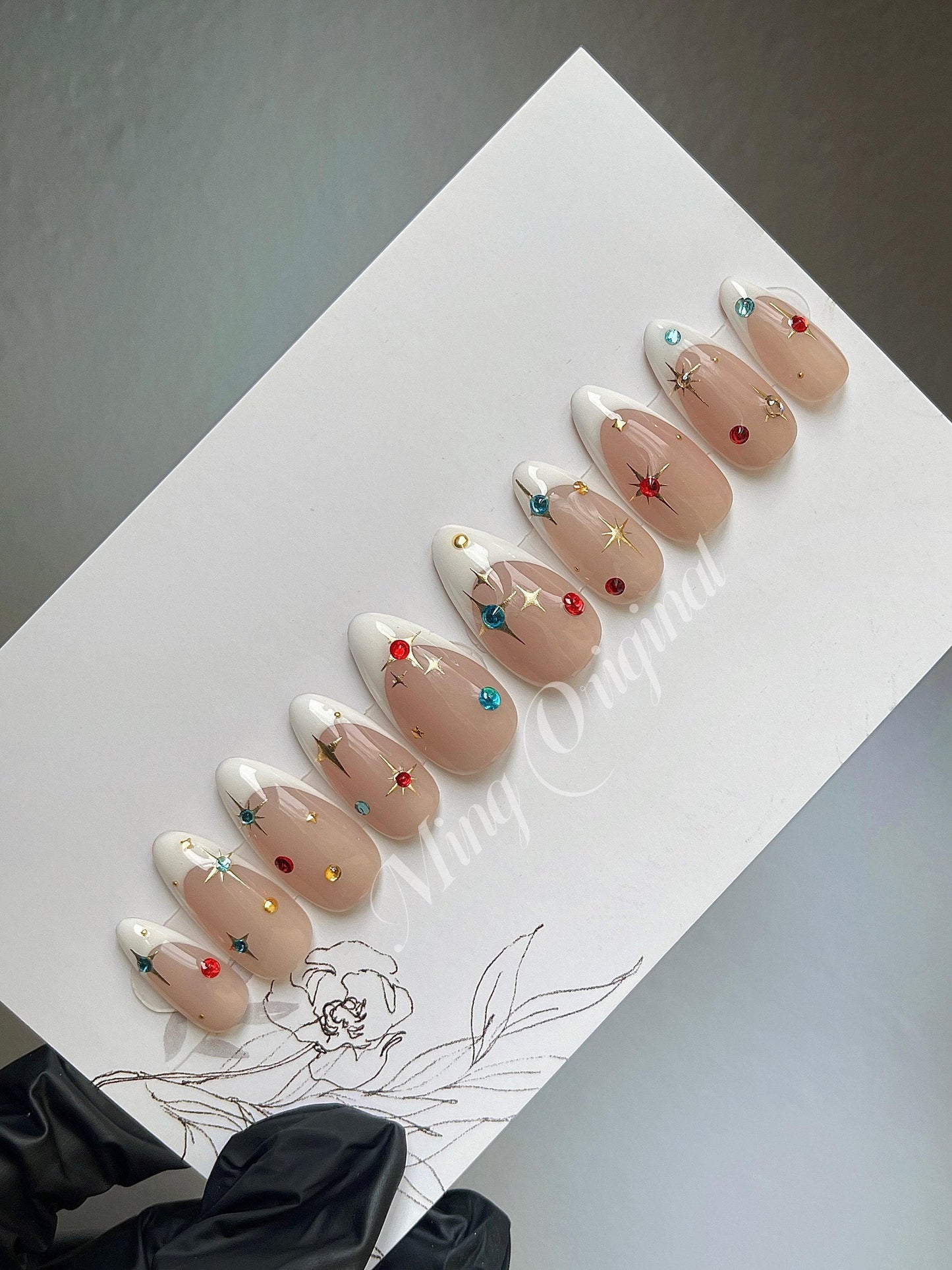 Nude Classic french press on nail, gold chrome star and multicolored rhinestones, Chic Fake nails for Christmas holiday
