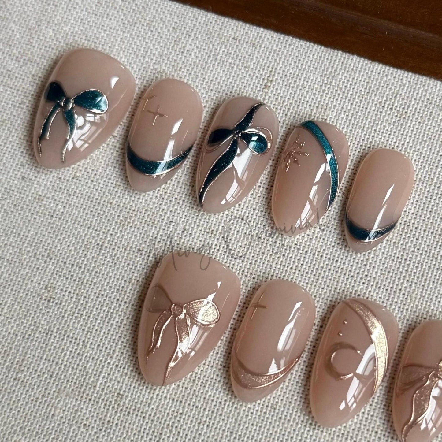 Two toned bow coquette Press on Nails, green and gold chrome detail glittery handmade Nails, exquisite birthday holiday gift for her,MO442
