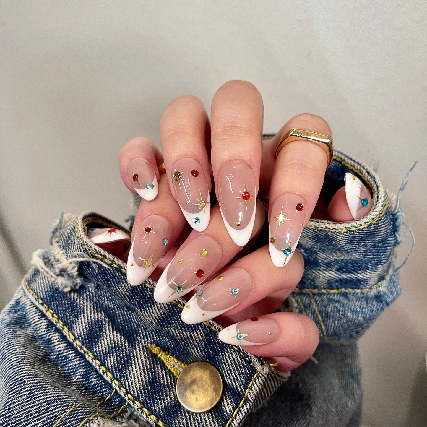 Nude Classic french press on nail, gold chrome star and multicolored rhinestones, Chic Fake nails for Christmas holiday