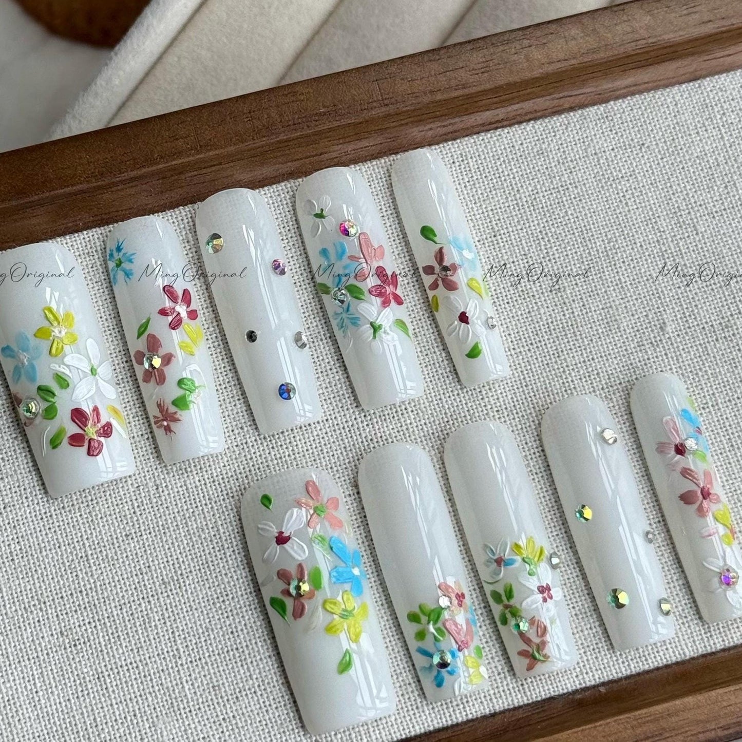 Milky White Blooming Colorful wild little daisy flower Press on Nails, handpainted oil painting style floral Nails,bridal wedding nail,MO504