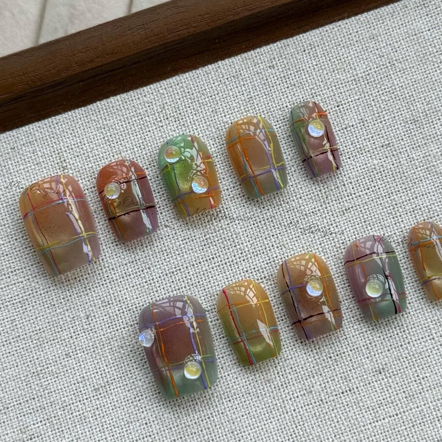 Rainbow plaid pattern press on nails blanket inspired, Plaid press on nails, multicolor line art on matte neutral base, retro nail art,MO531