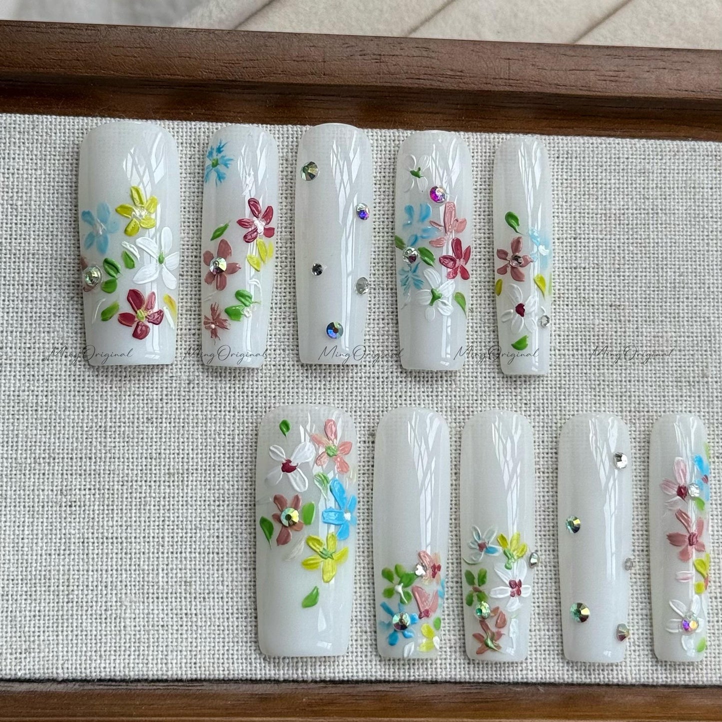 Milky White Blooming Colorful wild little daisy flower Press on Nails, handpainted oil painting style floral Nails,bridal wedding nail,MO504