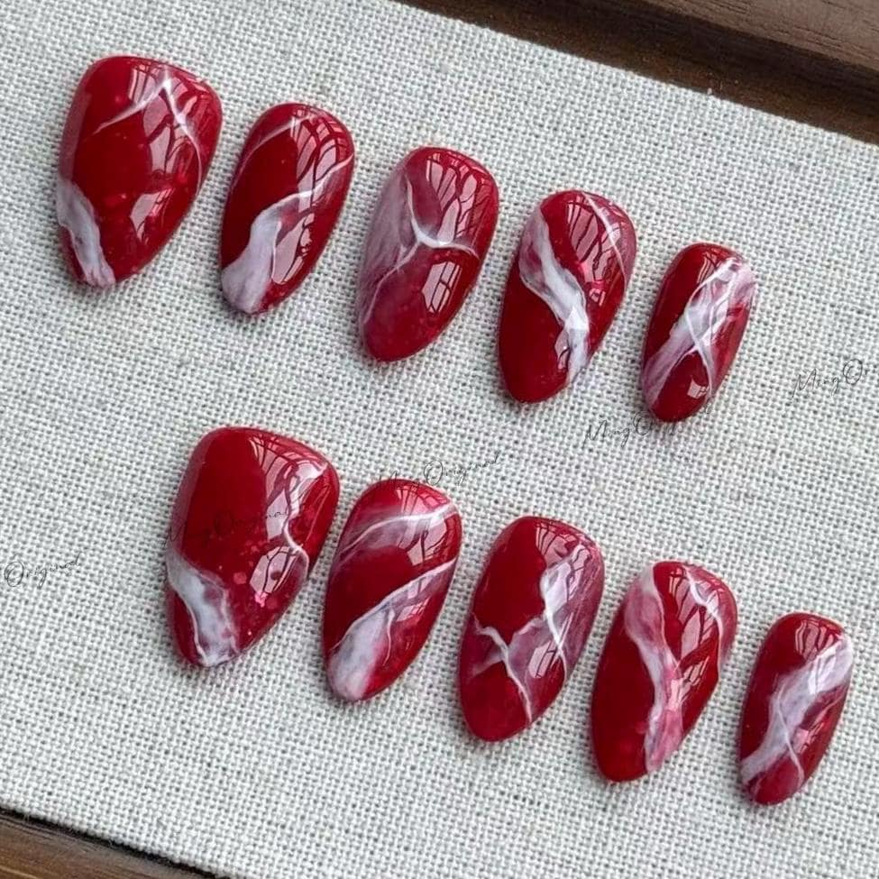 Wine Marble | Deep red marble press-on nails, glossy wine swirl design, elegant burgundy stone nails, water blooming, gift for her, MO544