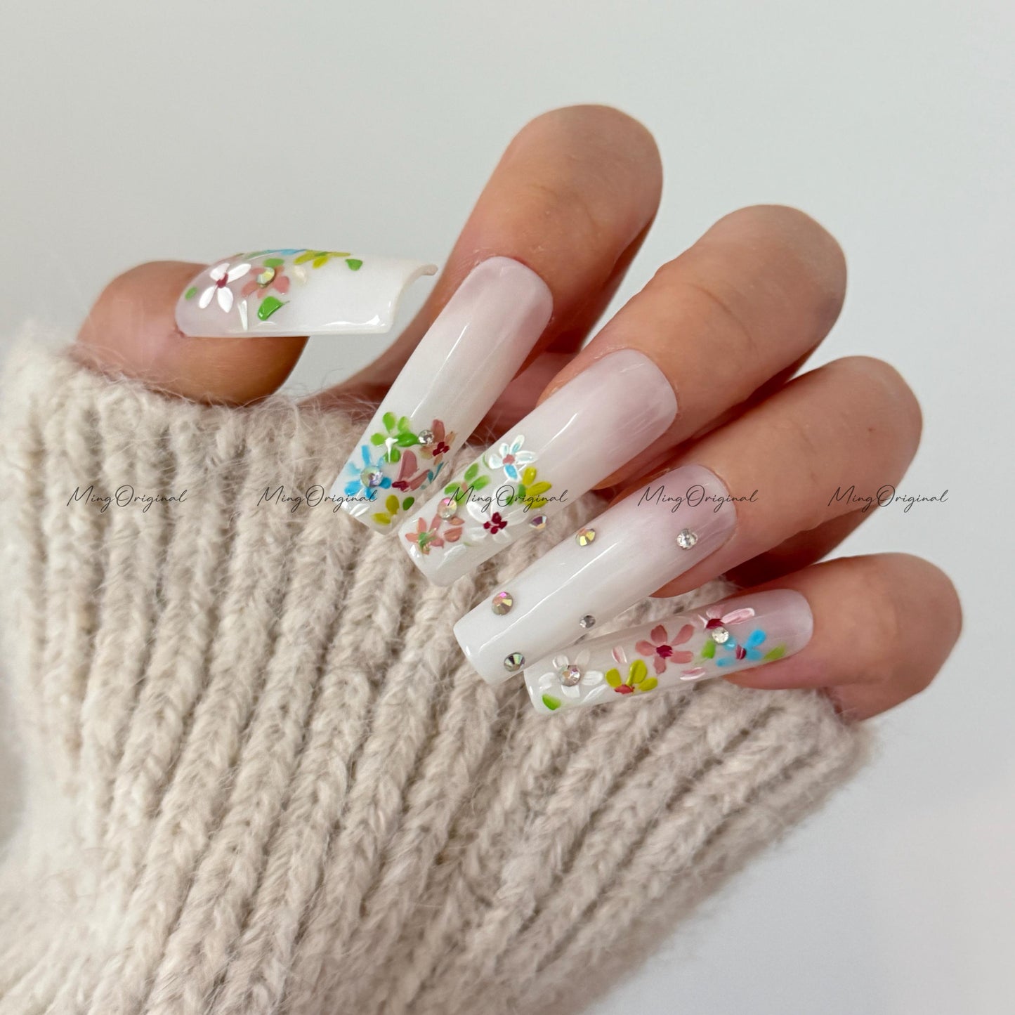 Milky White Blooming Colorful wild little daisy flower Press on Nails, handpainted oil painting style floral Nails,bridal wedding nail,MO504
