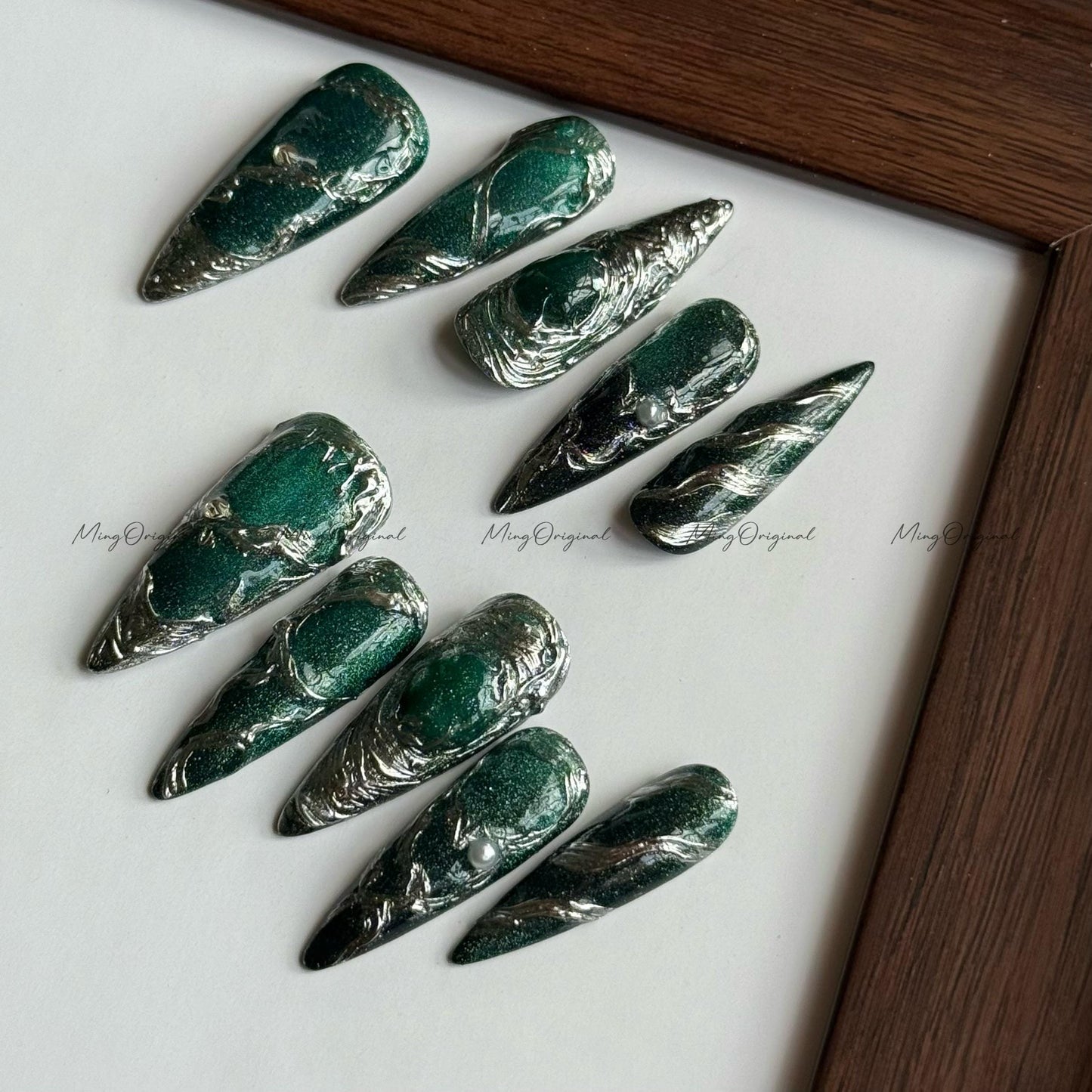 Verdant Core Emerald Green Chrome Press On Nails, Sculpted Metallic Texture, Deep Forest Nail Art, Futuristic Glam Design,MO573