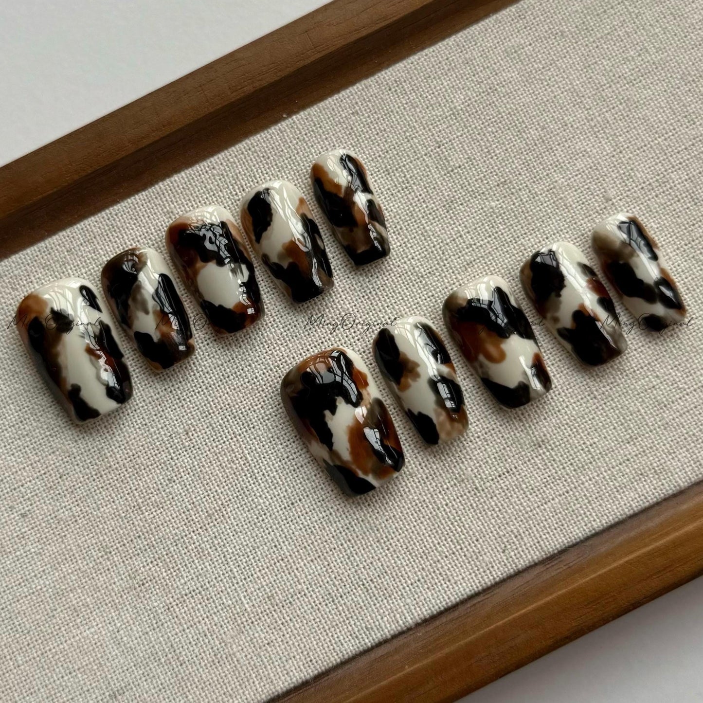 Amber Drift Classic Water blooming Tortoiseshell press on nails, brown black abstract pattern,vintage resin look,warm neutral nail art,MO578