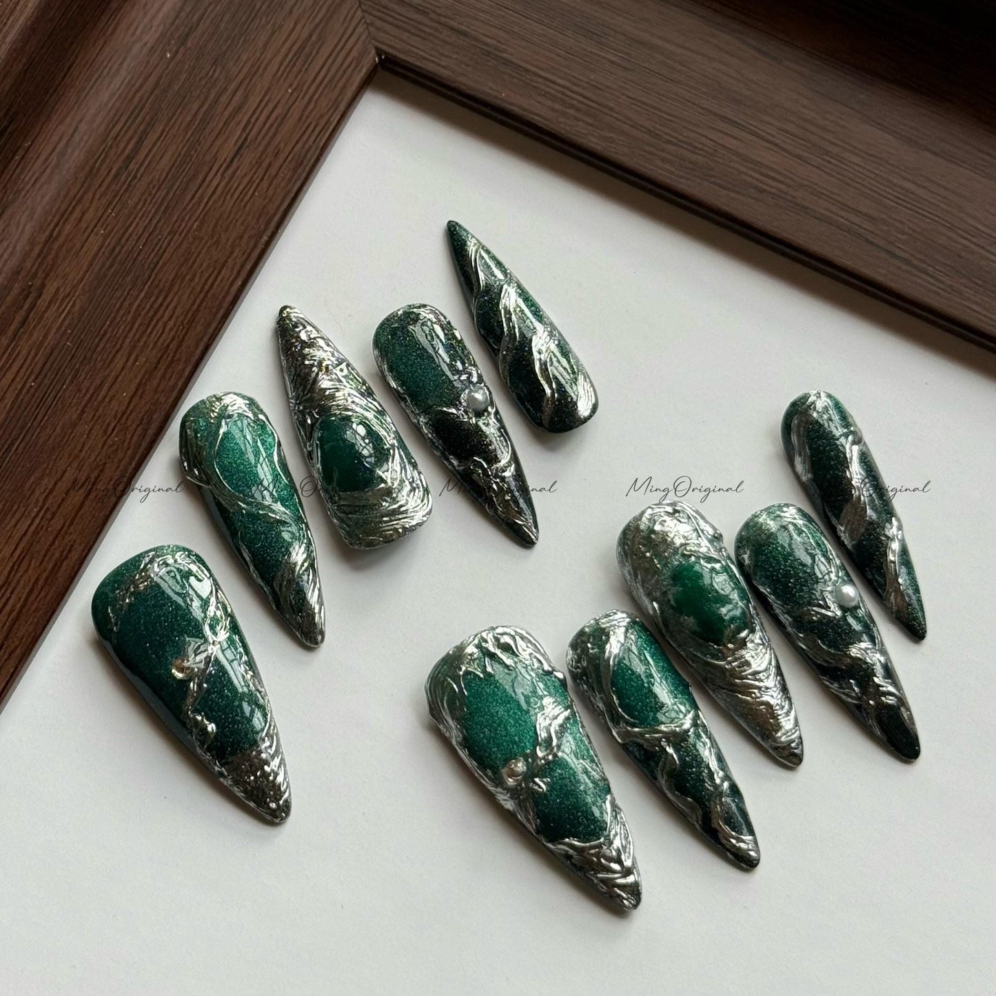 Verdant Core Emerald Green Chrome Press On Nails, Sculpted Metallic Texture, Deep Forest Nail Art, Futuristic Glam Design,MO573