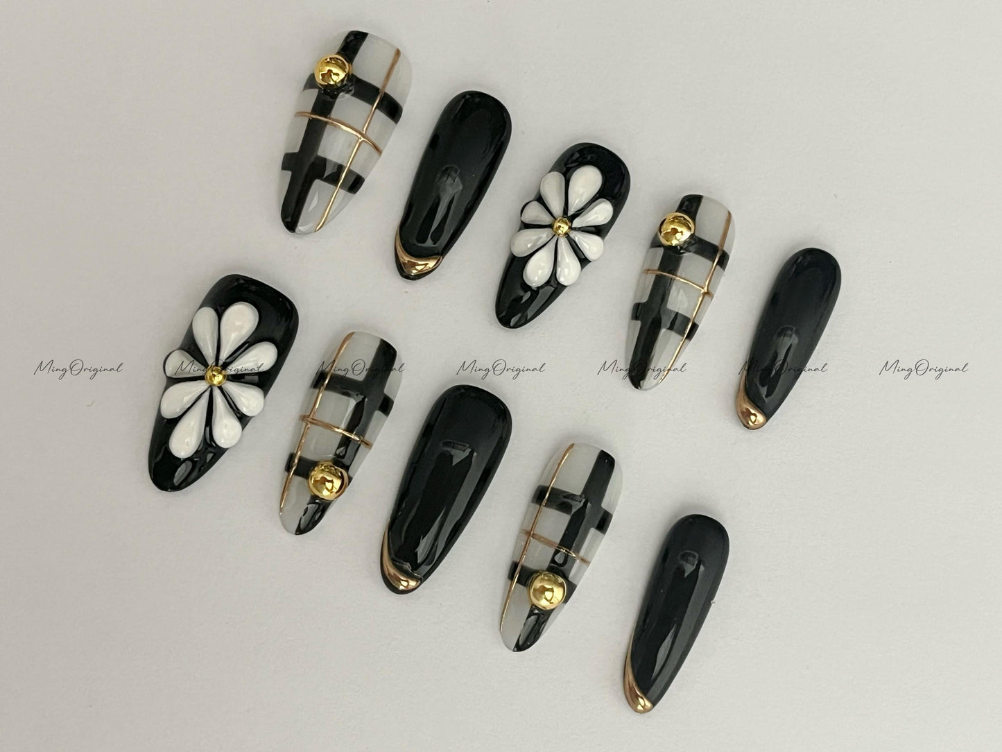 Monochrome Bloom Press on Nails, Glossy Black White Plaid, 3D Daisy Accent, Gold Beads and Lines, Modern Chic Press Ons, gift for her,MO601