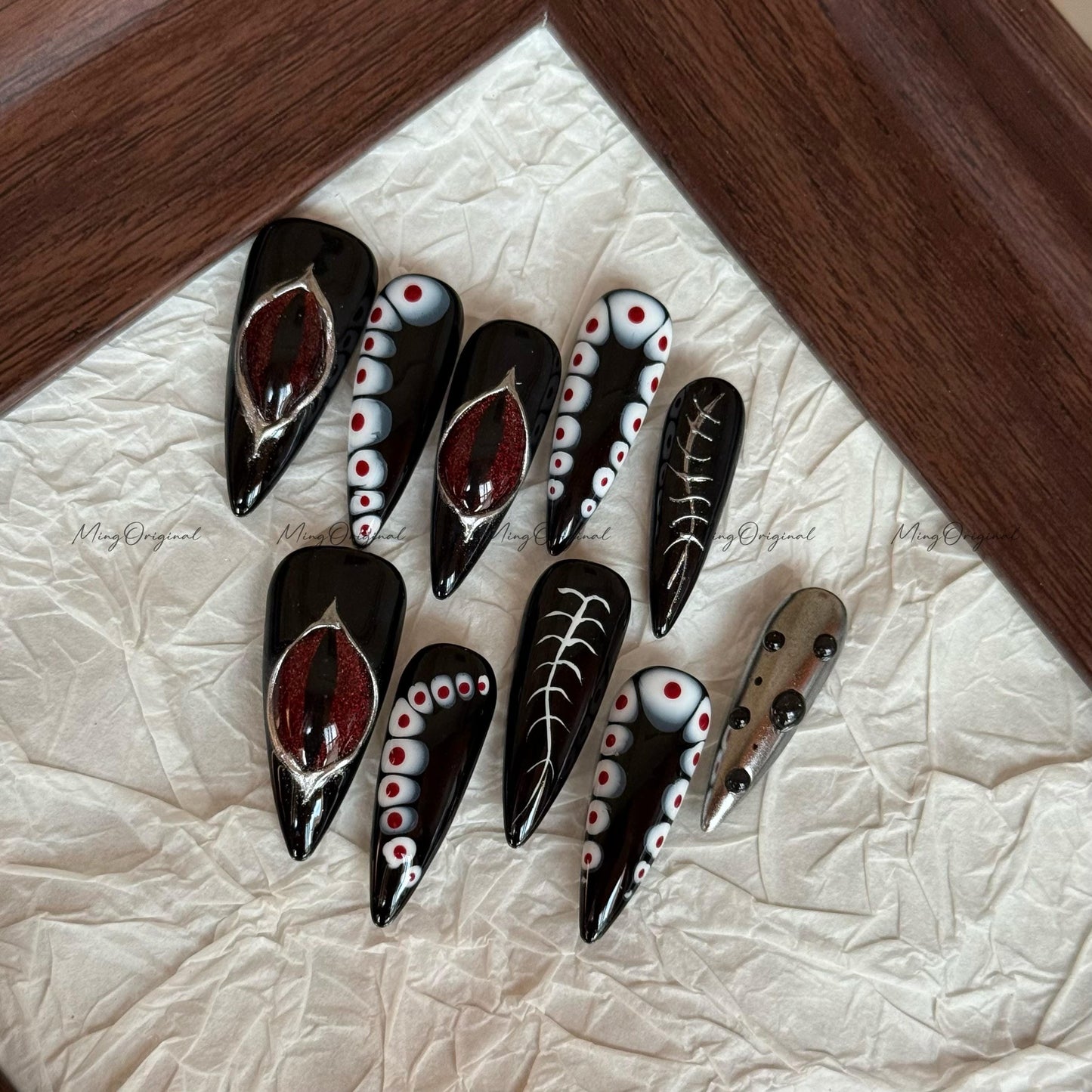 Halloween Devil Eye press on nails, 3d eye ball black red cat eye, horror silver bone accent spooky season, Gothic chrome nail art, MO634
