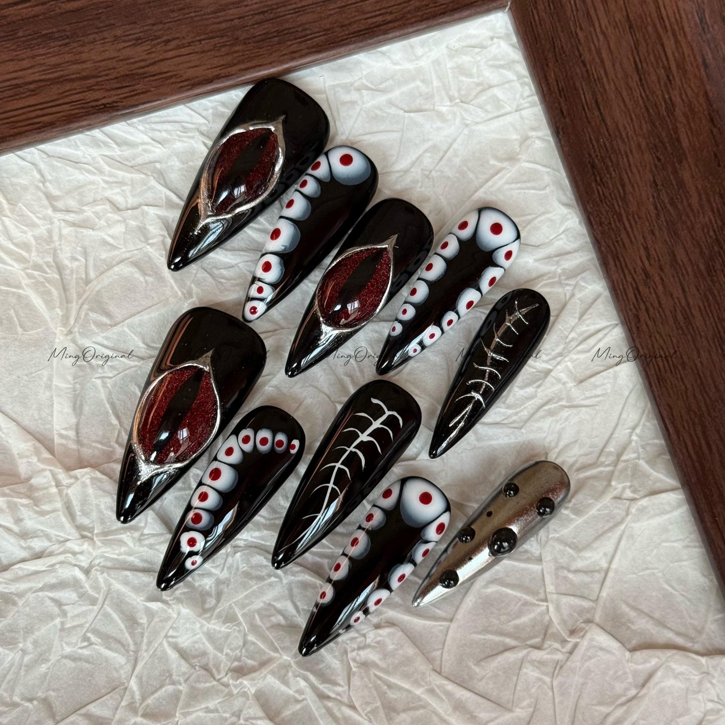 Halloween Devil Eye press on nails, 3d eye ball black red cat eye, horror silver bone accent spooky season, Gothic chrome nail art, MO634