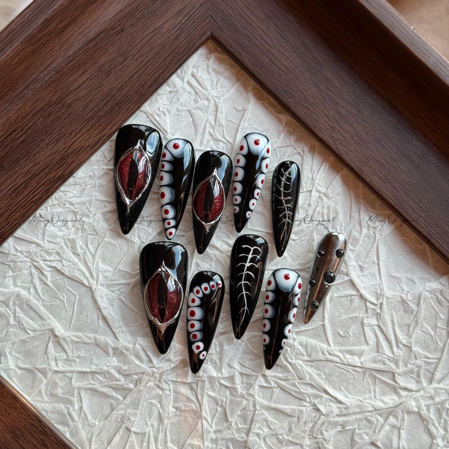 Halloween Devil Eye press on nails, 3d eye ball black red cat eye, horror silver bone accent spooky season, Gothic chrome nail art, MO634