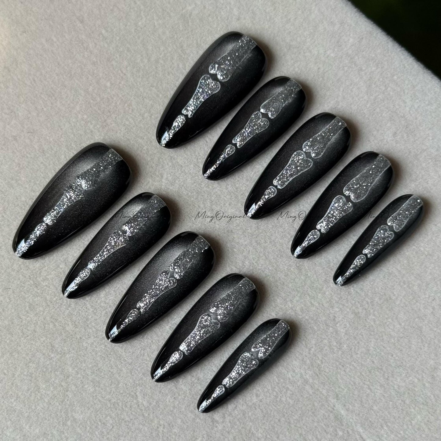 Halloween Shadow Spine Bone press on nails, black cat eye base, silver glitter bone design, spooky season sparkling Gothic nail art, MO615