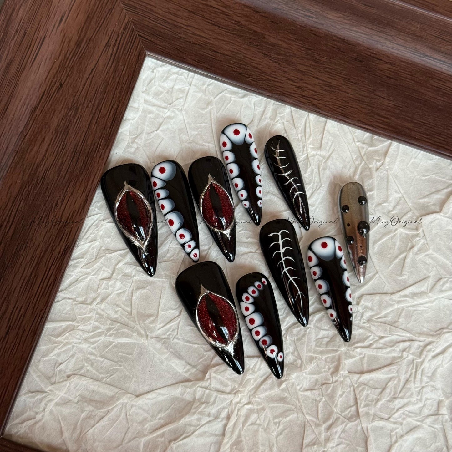 Halloween Devil Eye press on nails, 3d eye ball black red cat eye, horror silver bone accent spooky season, Gothic chrome nail art, MO634