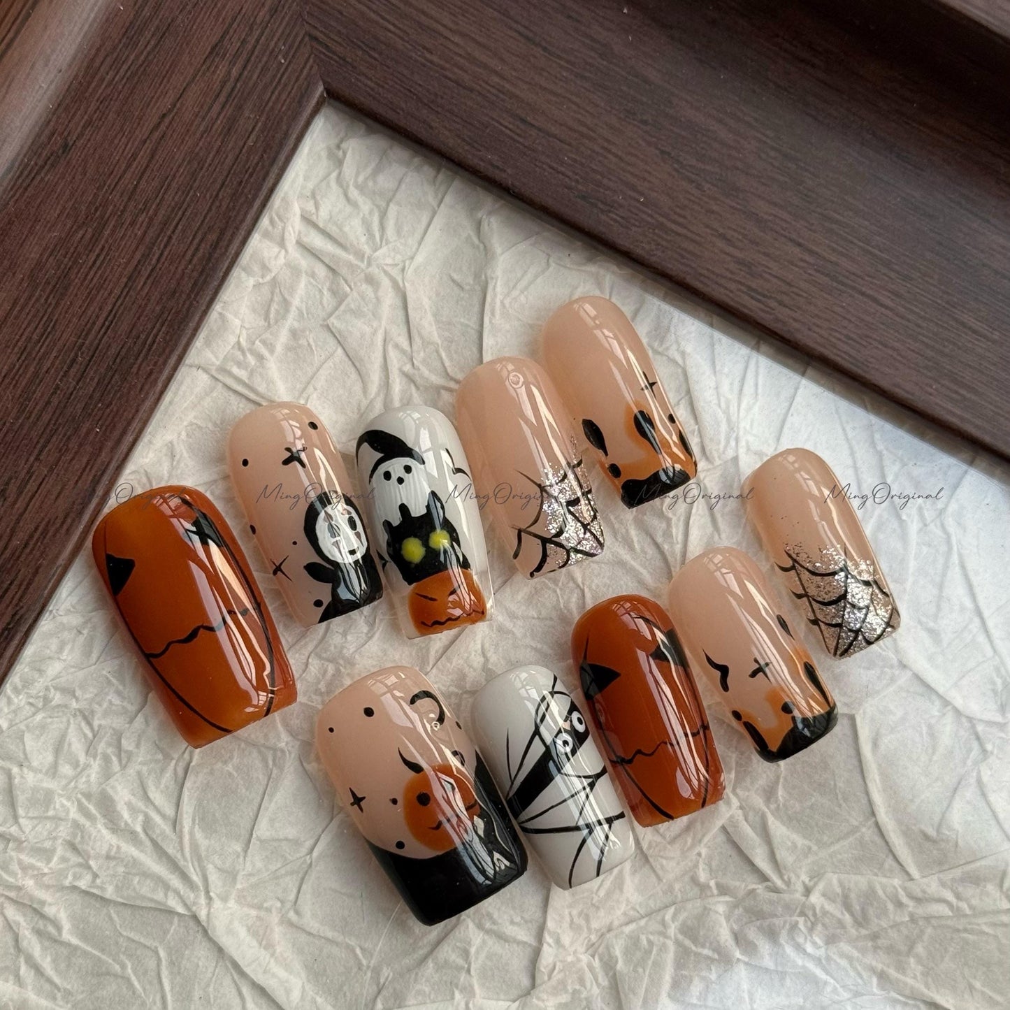 Halloween vibe press on nails, no face man, pumpkin ghost spider theme, pumpkin color spooky season sparkling Gothic nail art, MO662