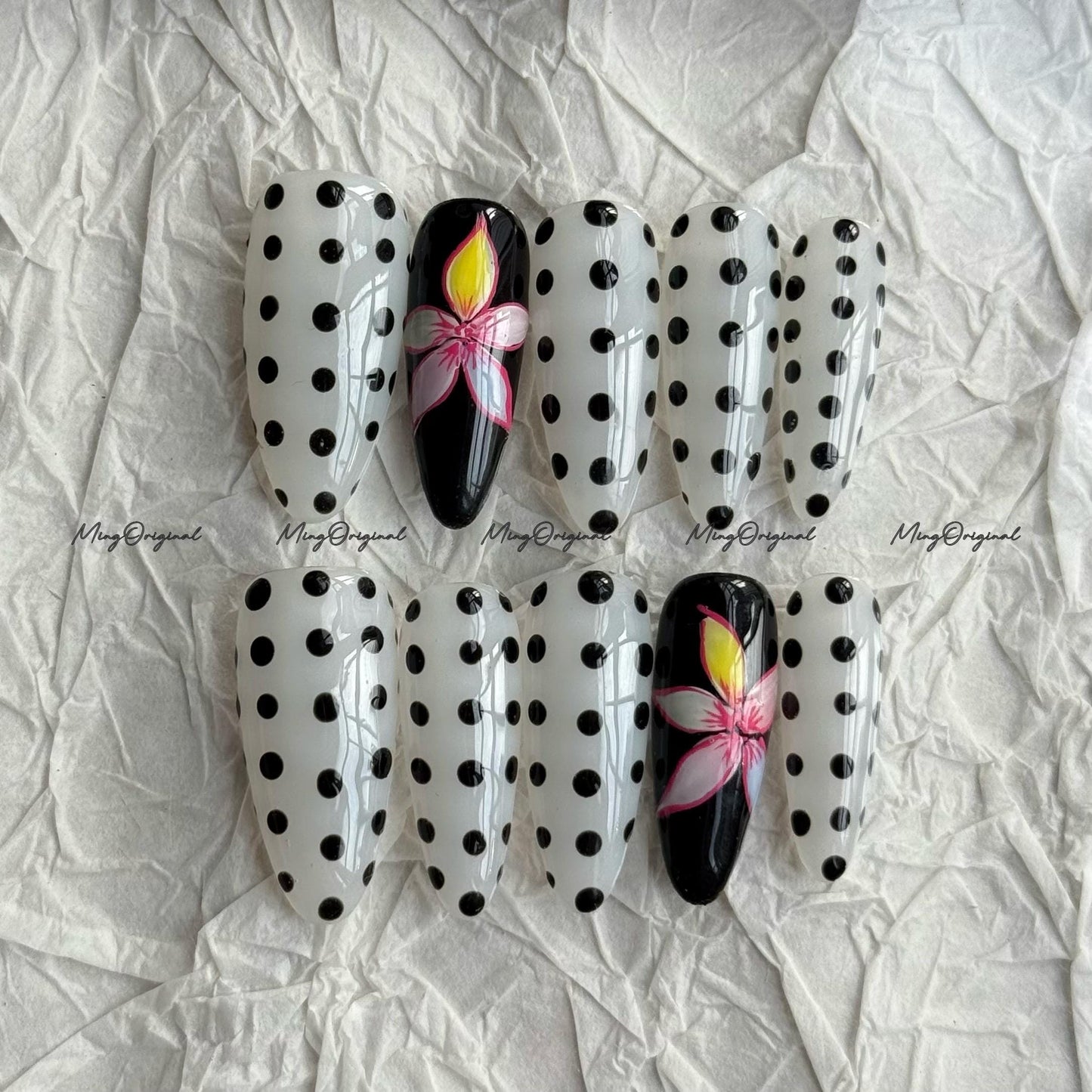 Milky Polka Dots press on nails, vivid flower design, classic vintage style black and white nail, gift for her, MO673