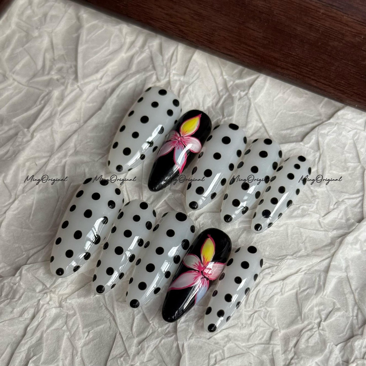 Milky Polka Dots press on nails, vivid flower design, classic vintage style black and white nail, gift for her, MO673