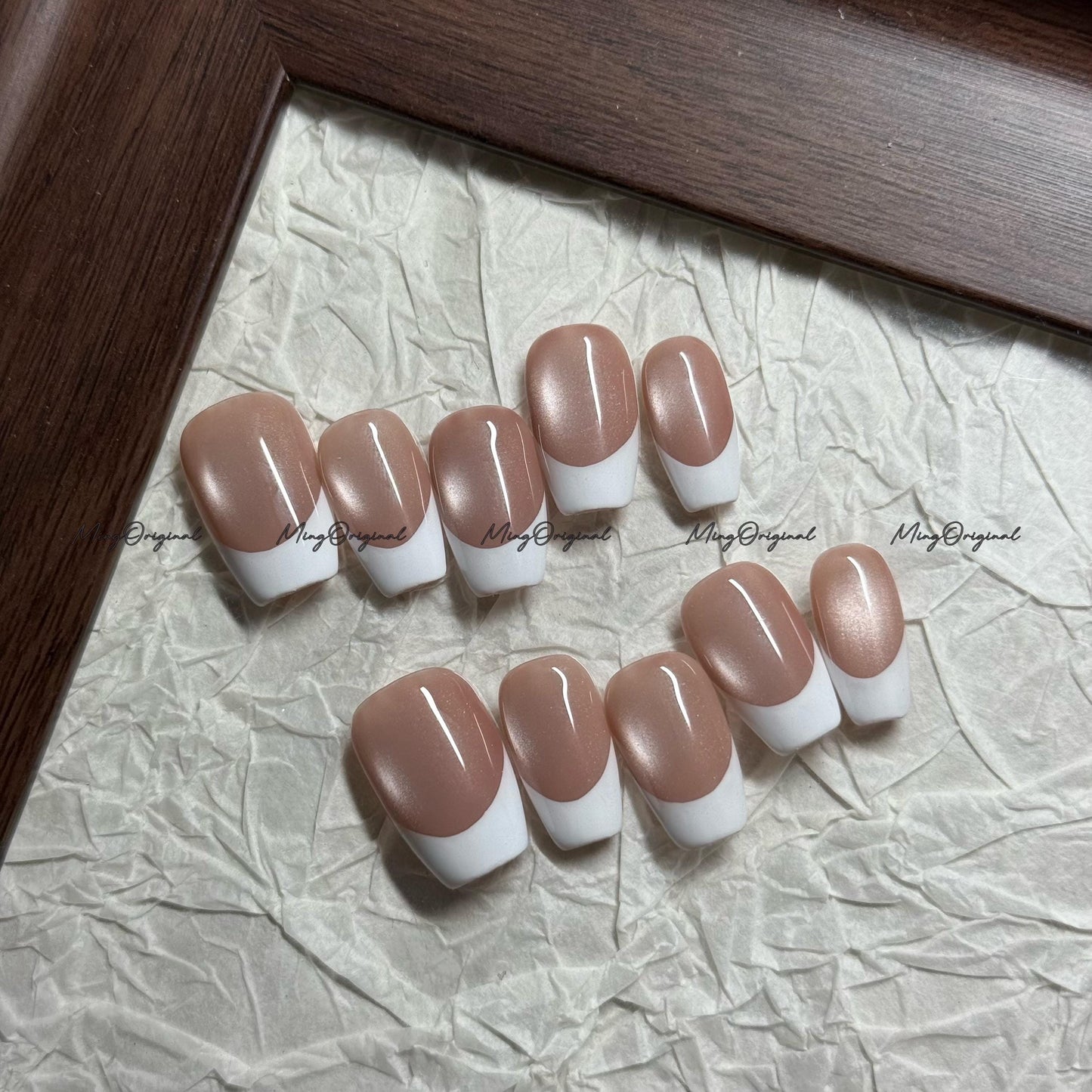 White French tip nude cateye press on nails, light chasing cat eye effect, classy nail design, simple everyday nail,MO692