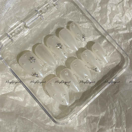 Glazed Snowflake Press on Nails, pearl white glazed donut nails, milky white chrome,winter bridal nails, snowflake rhinestone design,MO708