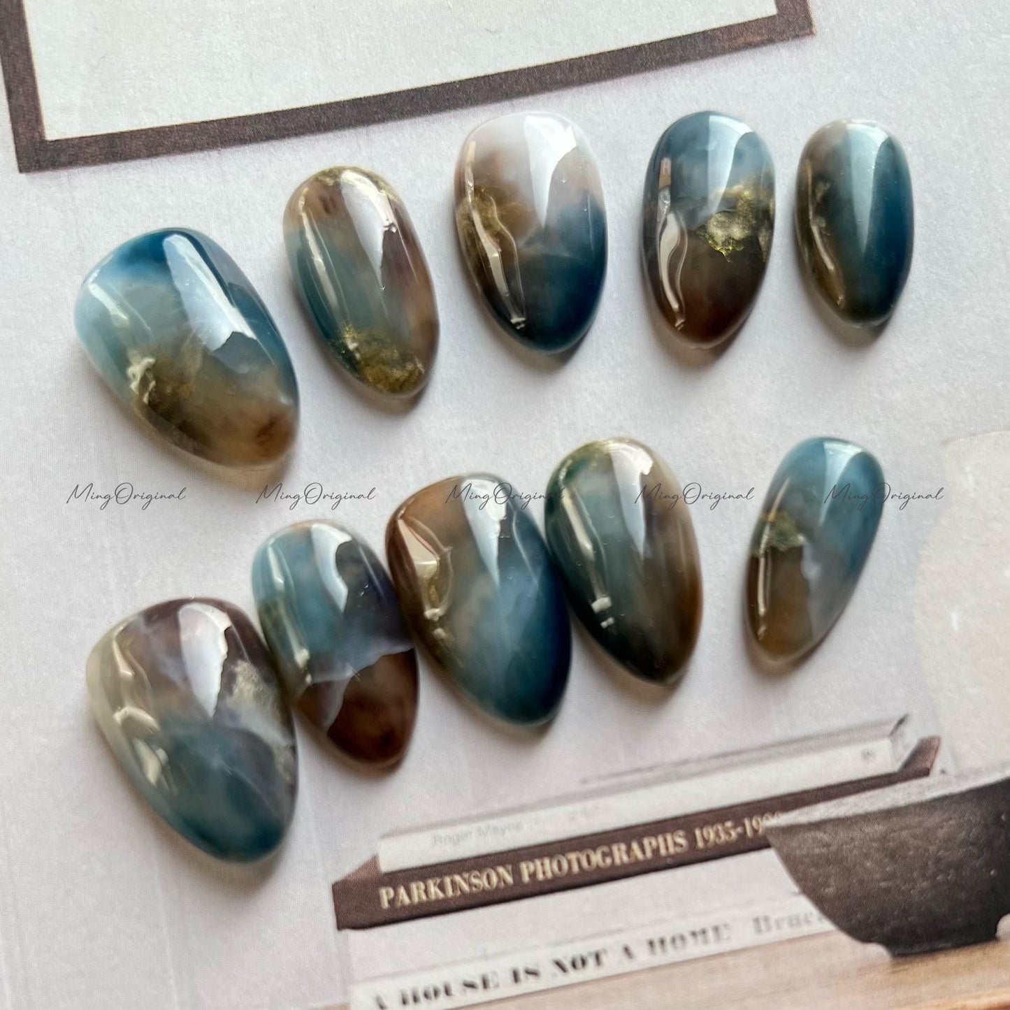 Faux Quartz Stone Look Press on Nails, Moody Blue Agate Marble with Gold Flakes, Naturally Blending Custom Hand-Painted Gel Nails, MO738