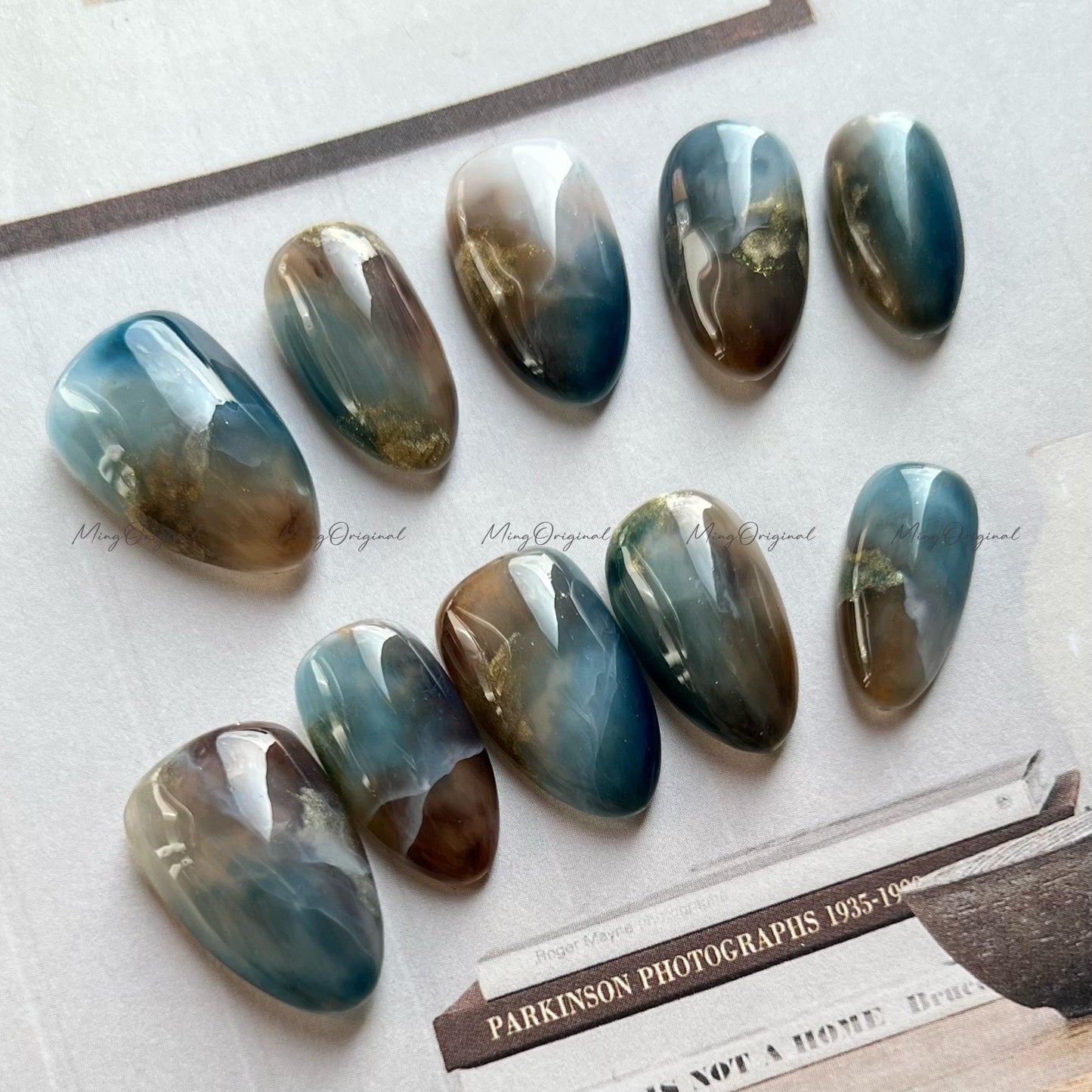 Faux Quartz Stone Look Press on Nails, Moody Blue Agate Marble with Gold Flakes, Naturally Blending Custom Hand-Painted Gel Nails, MO738