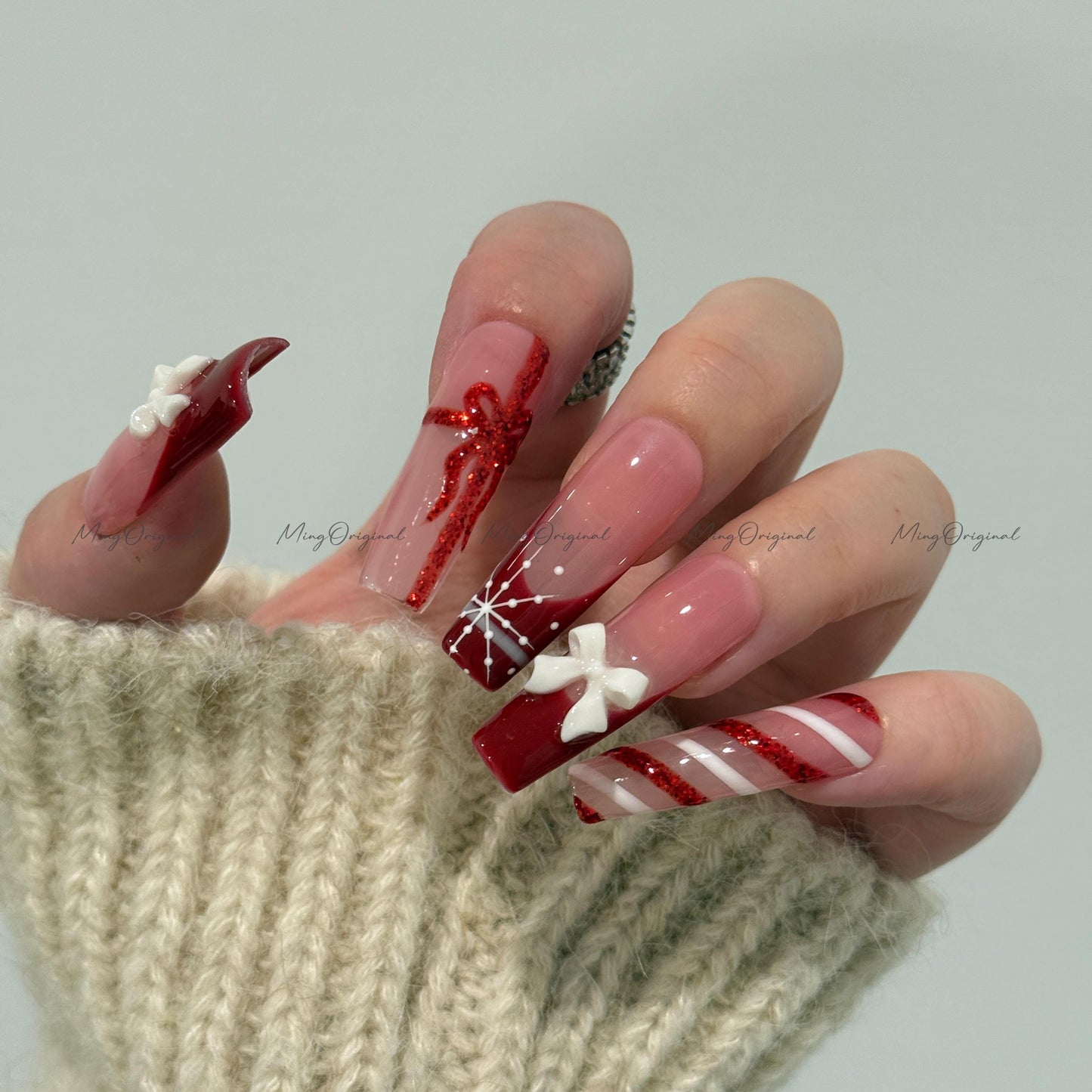 Christmas Vibe Press-On Nails, Red Bow Gift Wrap Nail Art, Holiday Glitter Candy Cane, French Tip Handmade Nude Festive Nails, MO722