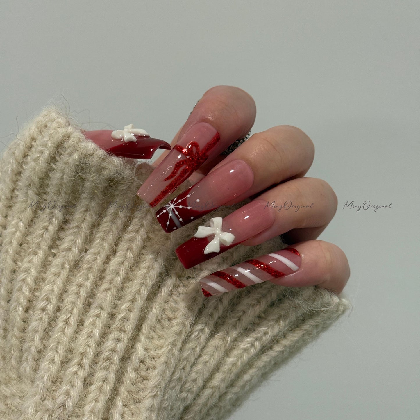 Christmas Vibe Press-On Nails, Red Bow Gift Wrap Nail Art, Holiday Glitter Candy Cane, French Tip Handmade Nude Festive Nails, MO722