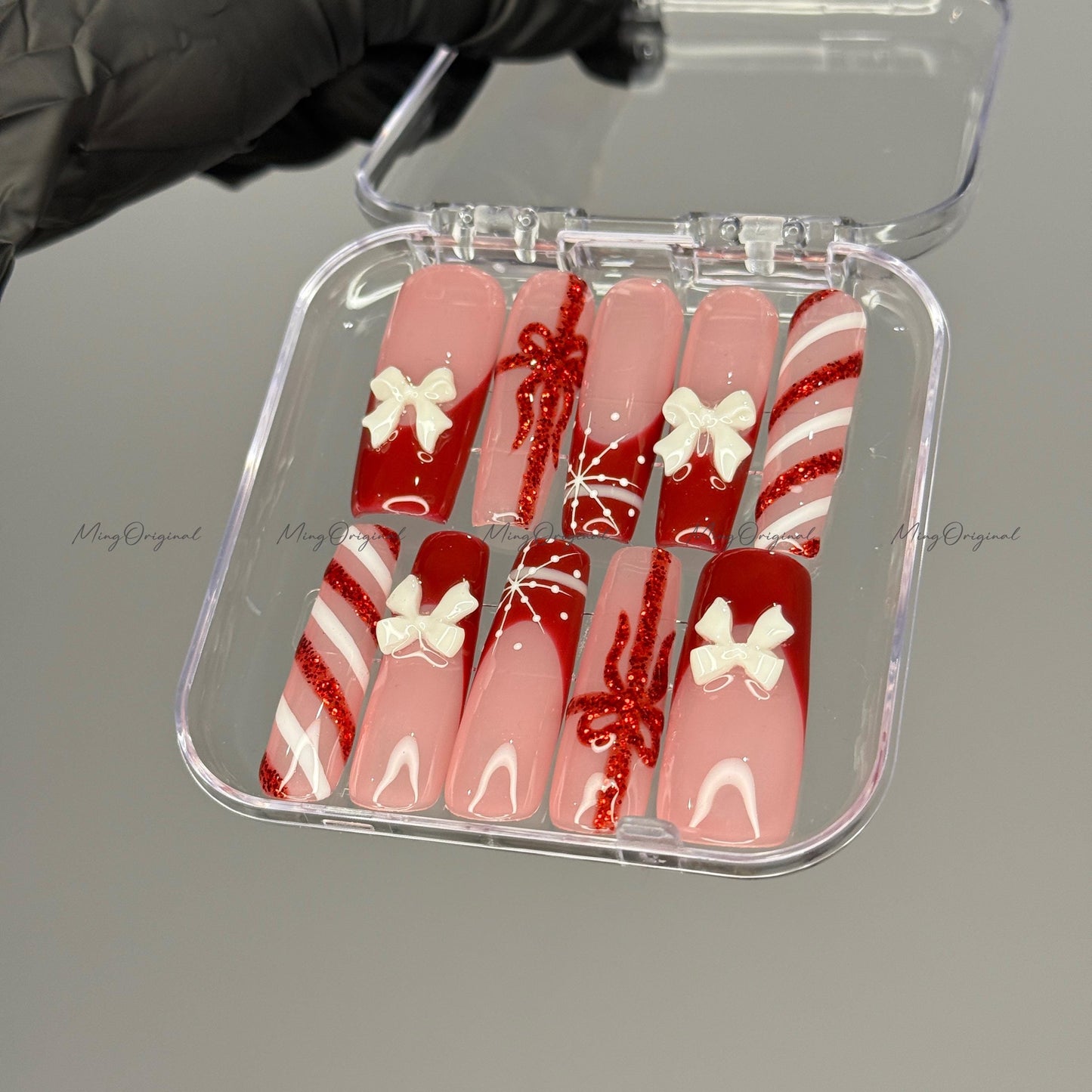 Christmas Vibe Press-On Nails, Red Bow Gift Wrap Nail Art, Holiday Glitter Candy Cane, French Tip Handmade Nude Festive Nails, MO722