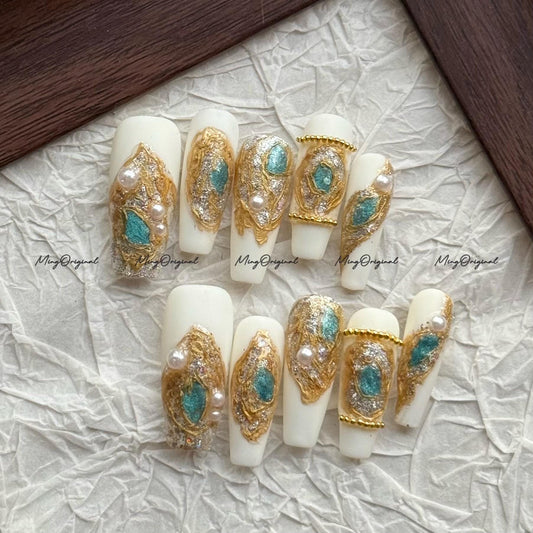 White Turquoise Press-On Nails, Royal Pearl & Gold Chain Accent, Handmade Baroque-Inspired Elegant Nail Art, Reusable Nail, MO751