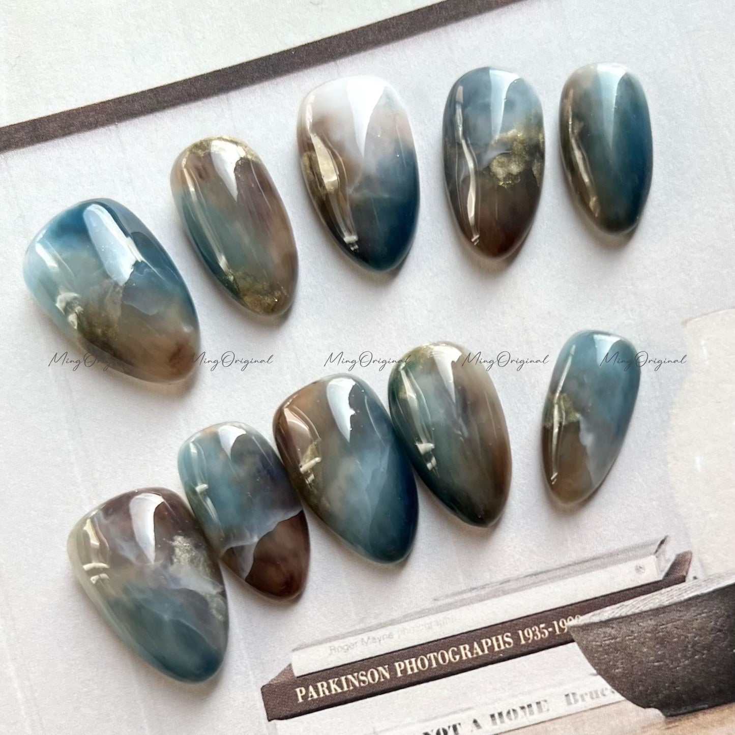 Faux Quartz Stone Look Press on Nails, Moody Blue Agate Marble with Gold Flakes, Naturally Blending Custom Hand-Painted Gel Nails, MO738