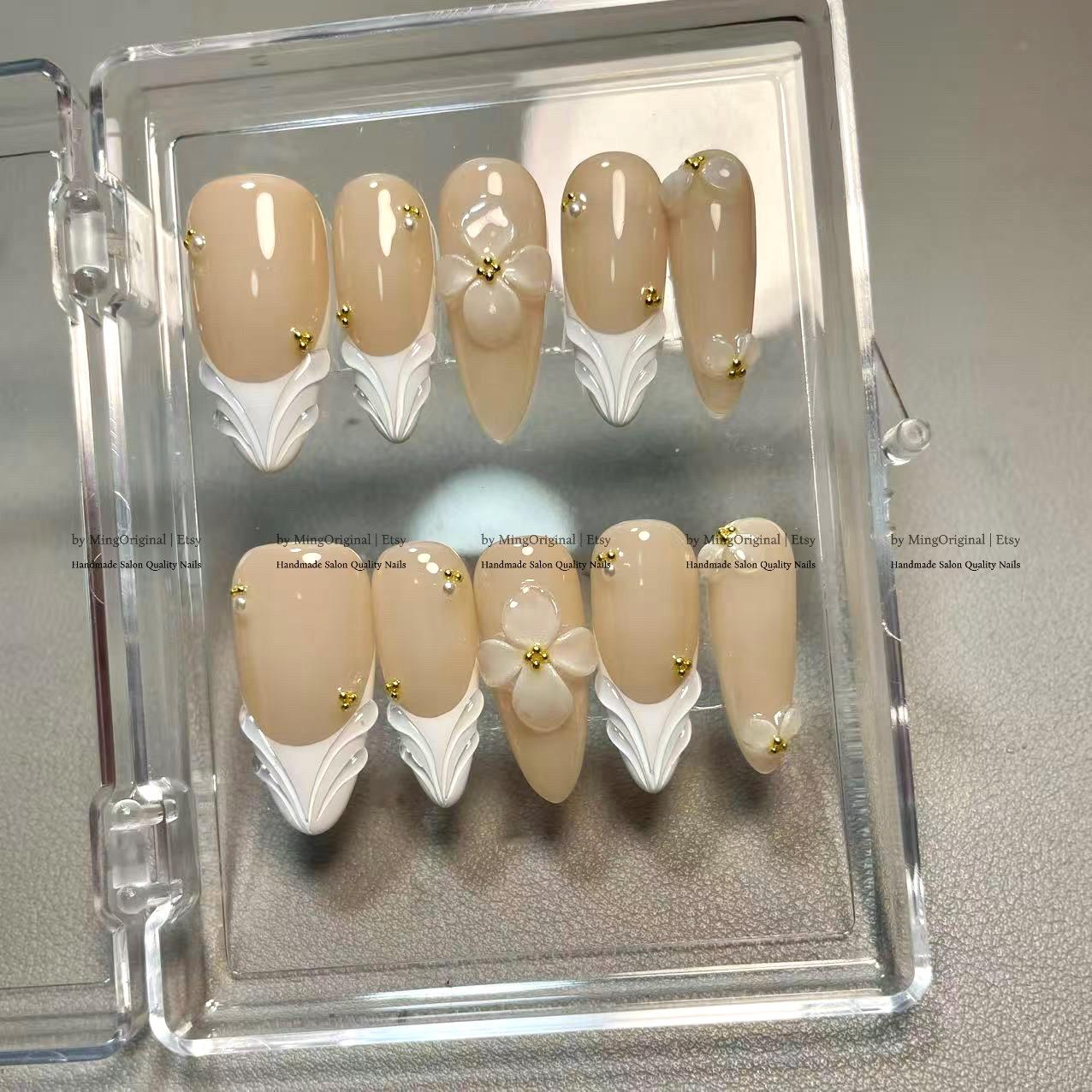 3D White French Tip Press On Nails, Elegant Bridal Wedding Nails, Nude & White Flower Fake Nails, Luxury Coquette Pearl Nails, MO812