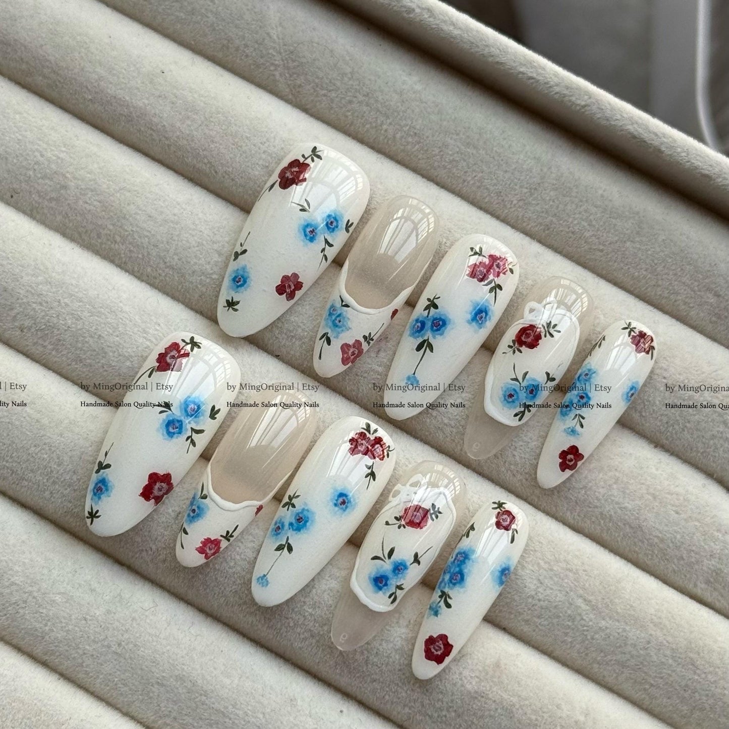 Handmade Floral Press On Nails, Red and Blue Flower Fake Nails, Luxury Custom Reusable Nails, Elegant French Tip Design, MO816